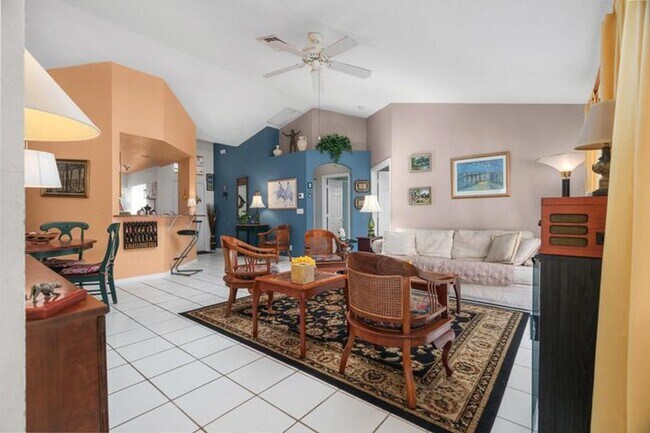 Building Photo - 5260 Grande Palm Cir