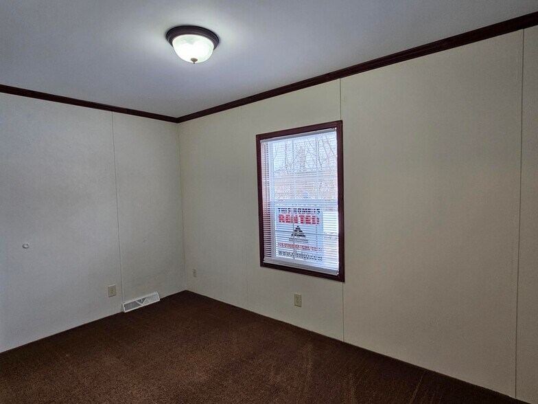 Building Photo - 419 Elmwood Cir