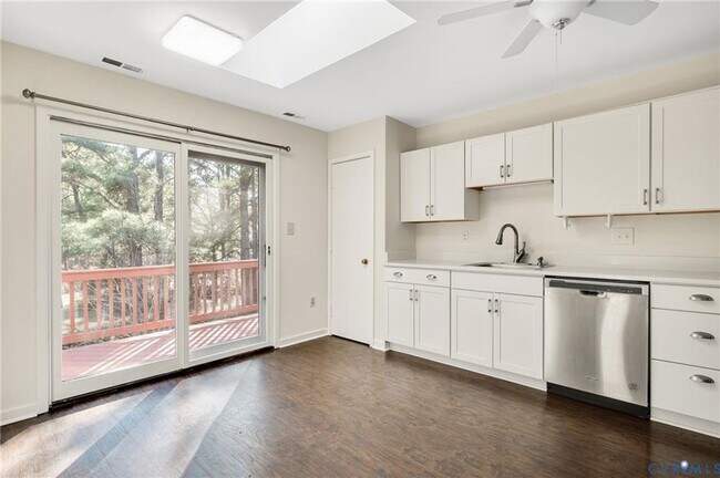 Building Photo - Convenient Midlothian Lucks Lane area on the water!