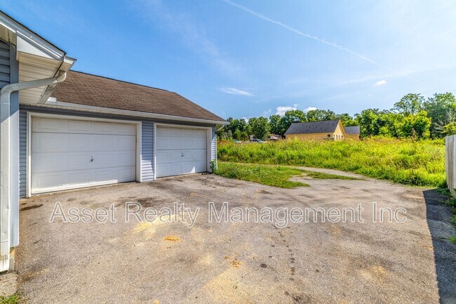 Building Photo - 152 Red Bud Ln