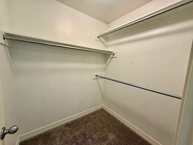 Building Photo - 8340 Stonebridge Way
