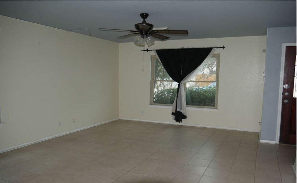 Living Room - 47 Latrobe Post