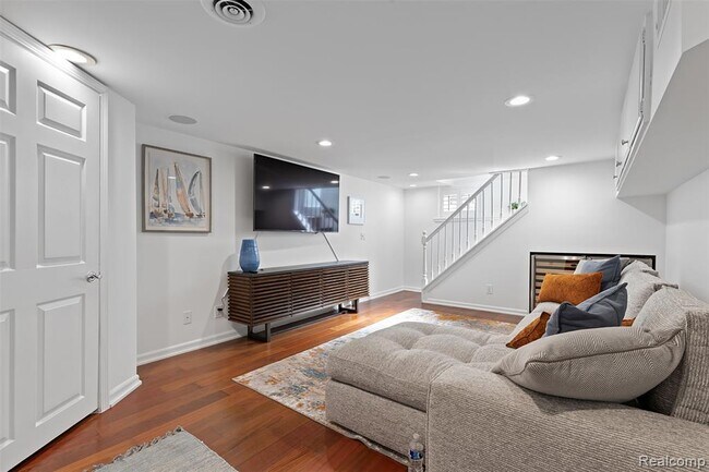 Building Photo - 691 Wallace St