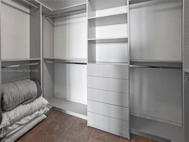 Building Photo - 650 NE 32nd St