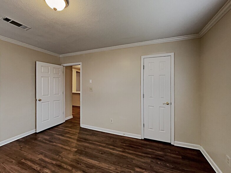 Building Photo - 403 Tina Hely Ct