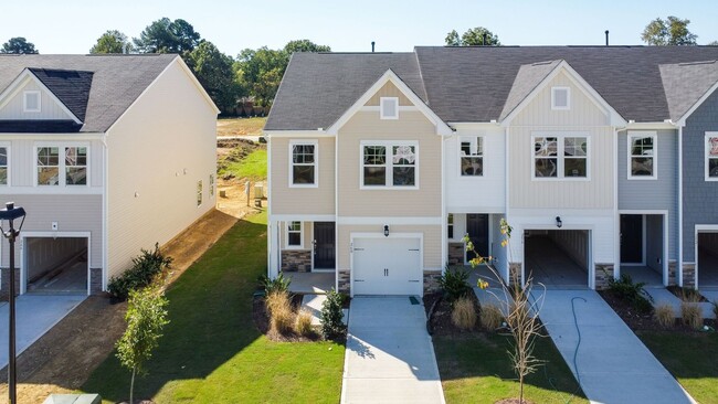 Building Photo - End Unit Townhome!