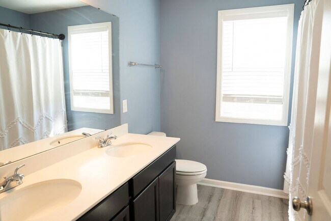 Building Photo - 114 Great Bend Dr