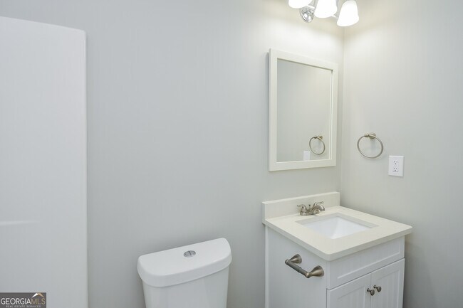 Building Photo - 619 Lakeridge Cir SE