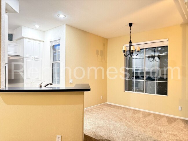 Building Photo - 10728 Sabre Hill Dr