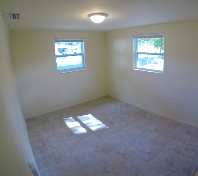 Building Photo - 402 W Lutz Lake Fern Rd