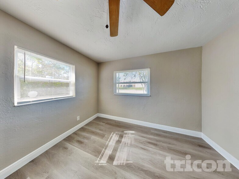 Building Photo - 5601 N 16th St