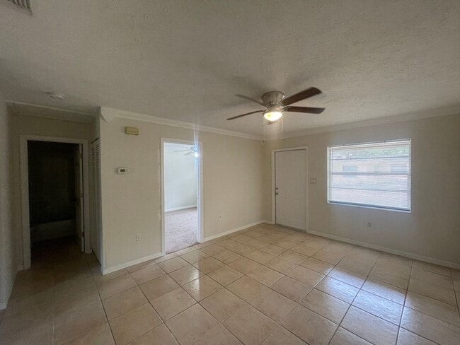 Building Photo - 2/1 FOR RENT in Ft. Pierce - Middle Unit - Triplex