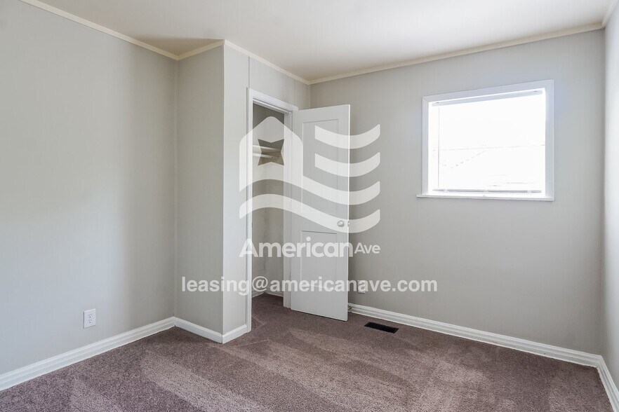 Building Photo - 1405 18th Pl SW