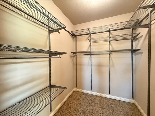 Building Photo - 2021 Simond Ave