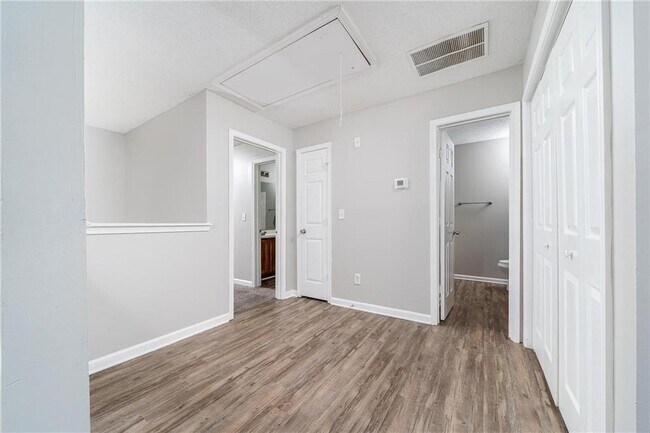 Building Photo - 7683 Creekside Ln