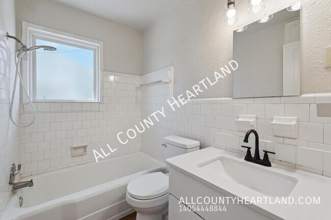 Building Photo - 533 E Boeing Dr