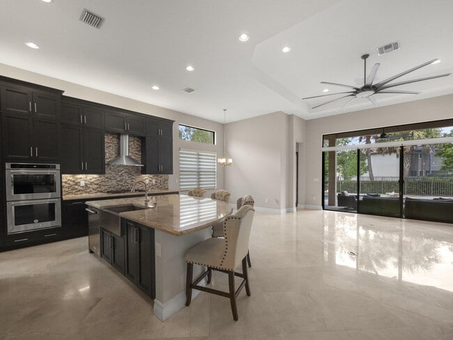 Building Photo - 9931 Bozzano Dr