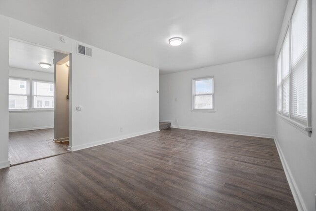 Building Photo - 3 Bedroom with Central AC