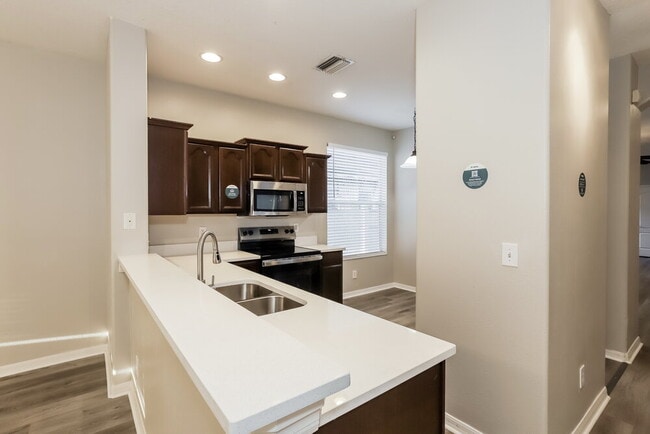 Building Photo - 8549 Deer Chase Dr