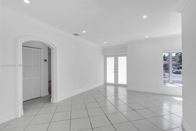 Building Photo - 201 SW 51st Ct