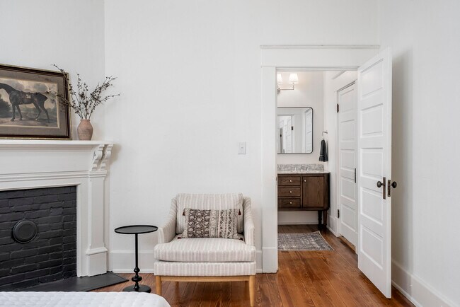 Building Photo - 227 Kershaw St NE