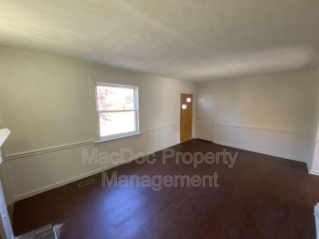 Building Photo - 126 Forest Ave