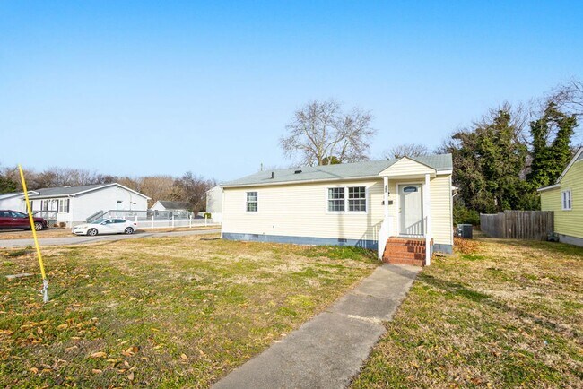 Building Photo - 3 Bed 1 Bath Home for Rent in Hampton!