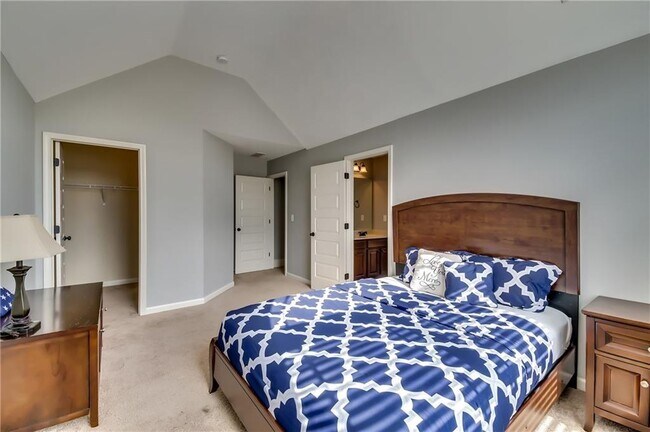 Building Photo - 2216 Golden Eagle Dr