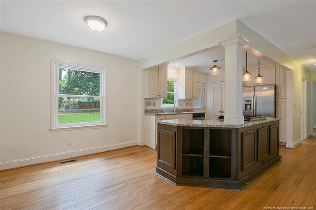 Building Photo - 415 Vista Dr
