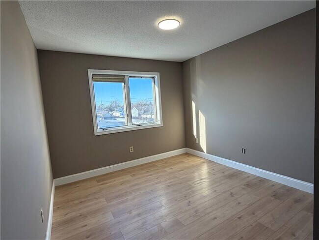 Building Photo - 724 Beverage Hill Ave