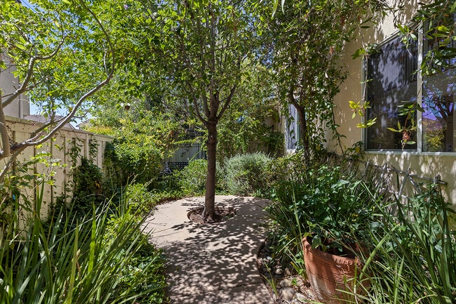 Building Photo - 16263 Lone Bluff Ct