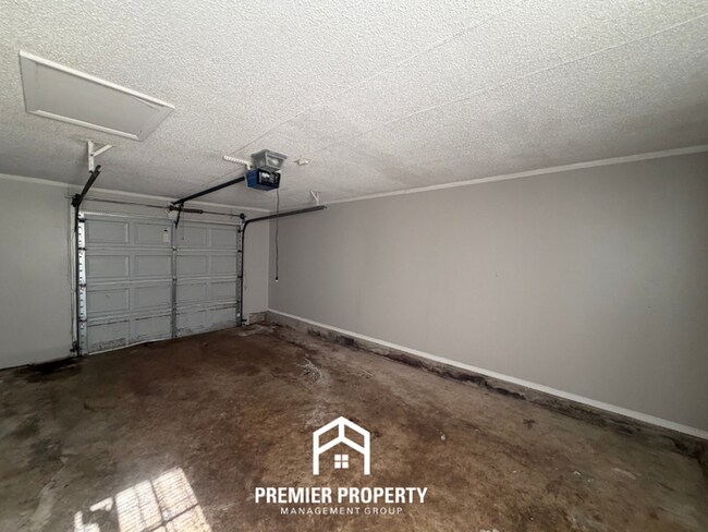 Building Photo - 7057 Catalpa Hill Cove