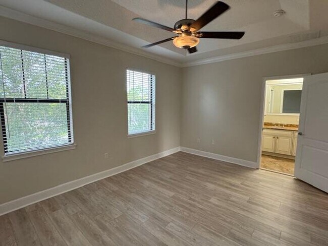 Building Photo - Newly renovated 4 Bedroom 3 1/2 Bathroom T...