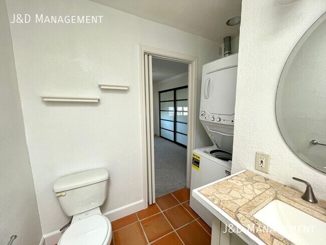 Building Photo - 1762 Hornblend St