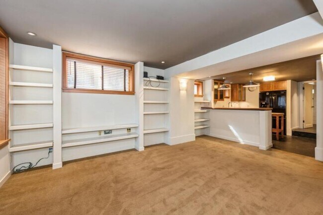 Building Photo - 1 bedroom in Seattle WA 98103
