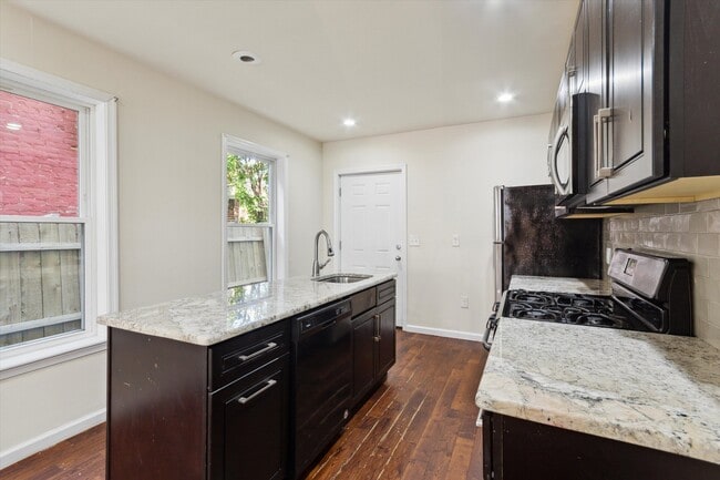 Building Photo - 1804 W Montgomery Ave