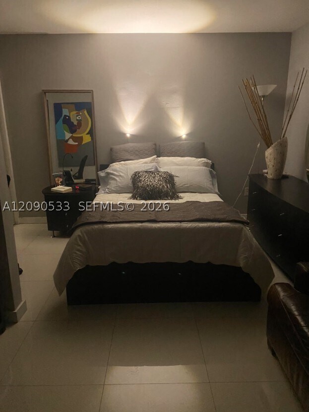 Building Photo - 2899 Collins Ave