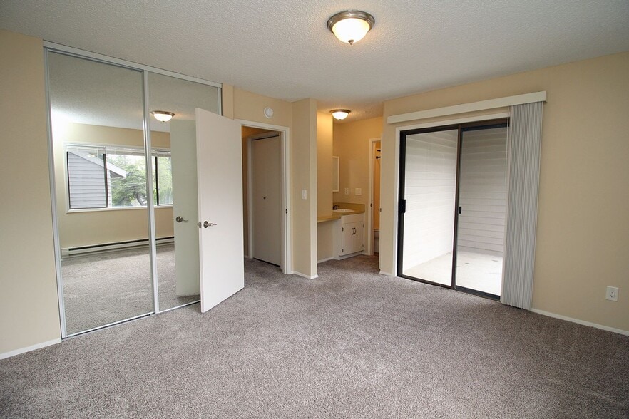 Building Photo - 2747-2757 SW Troy St