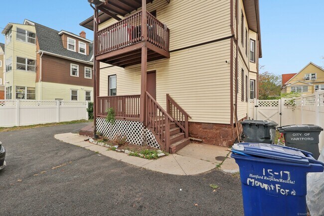 Building Photo - 15-17-17 Mountford St