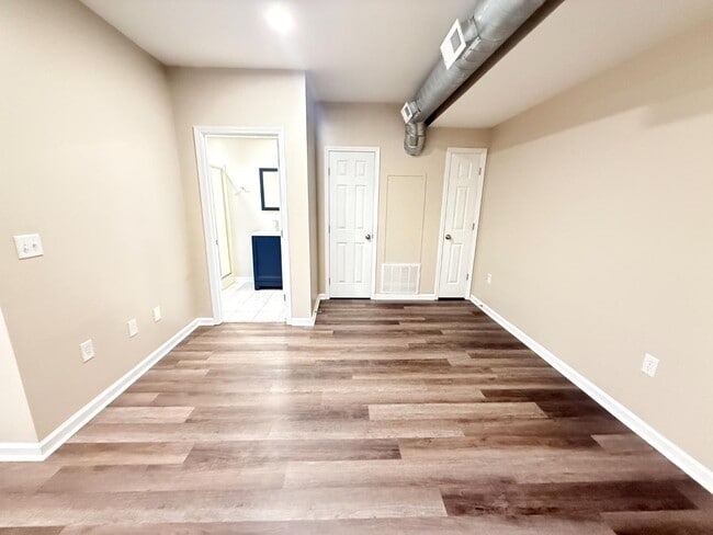 Building Photo - 1233 Vincennes St