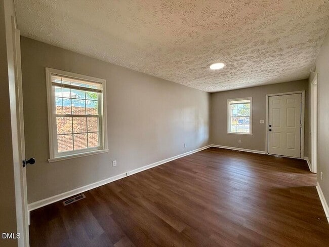 Building Photo - 1002 E Harnett St