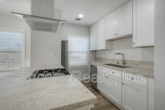 Building Photo - 303 3rd Ave