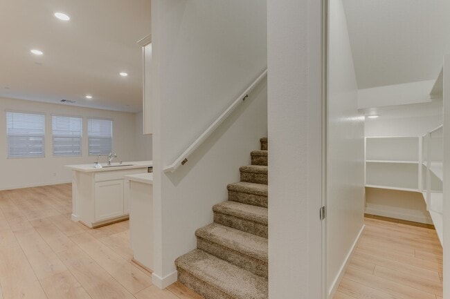 Building Photo - Modern Townhome Living in Henderson’s Historic Water District!