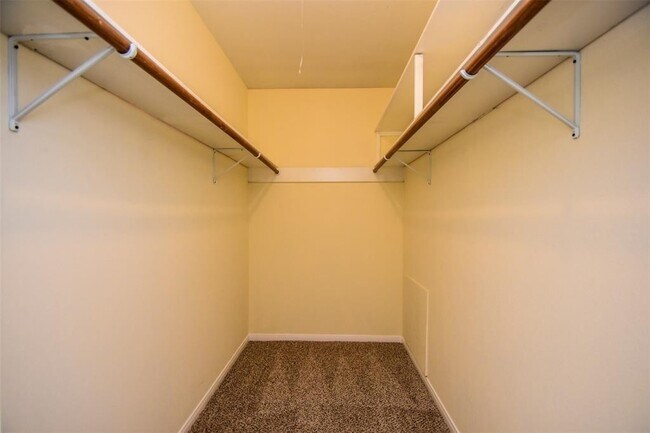 Building Photo - 2110 Whiteback Dr