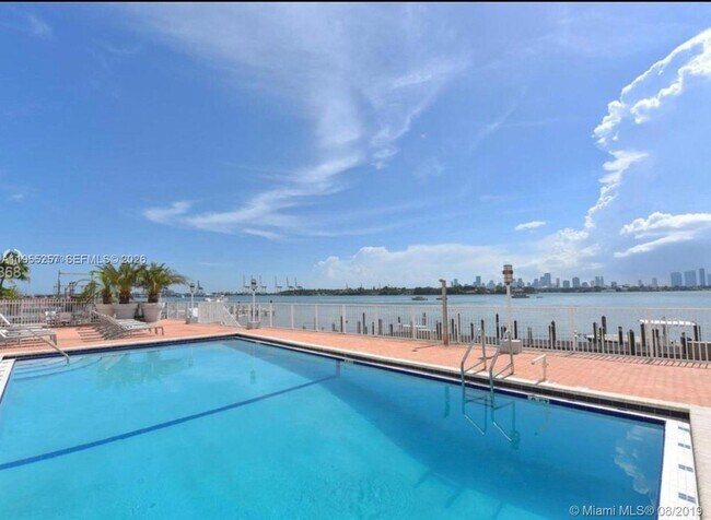 Building Photo - 1228 West Ave