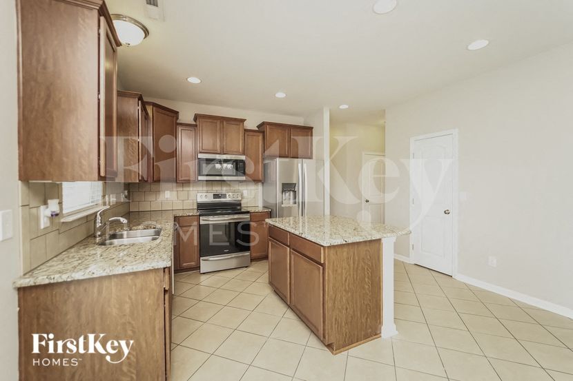 Building Photo - 5334 Hackberry Ln SW