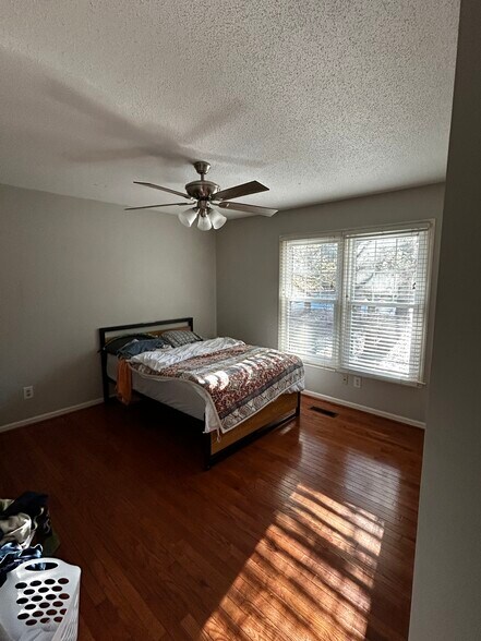 Building Photo - 125 Lost Tree Rd