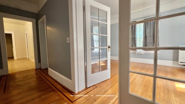 Building Photo - Charming Duplex Lower Unit – 2bd 1ba Nestl...