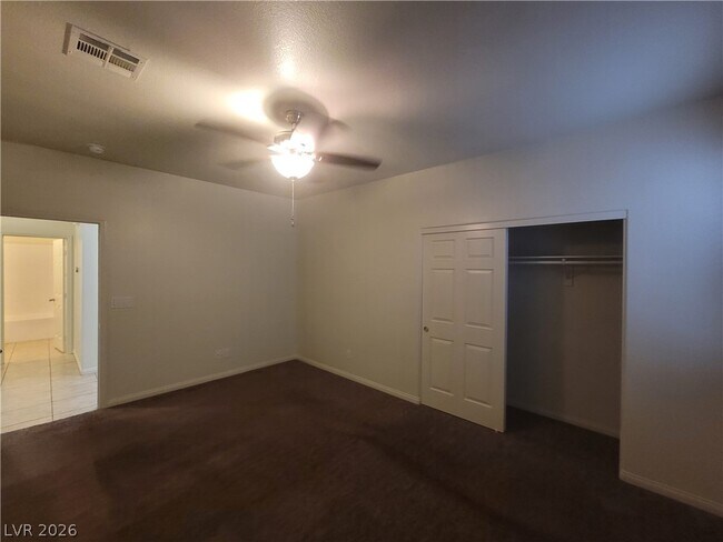 Building Photo - 2409 W Gilmore Ave