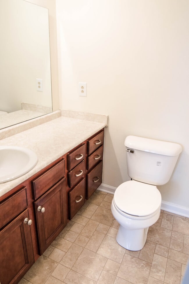 Building Photo - Pet Friendly Three Bedroom with Bonus!